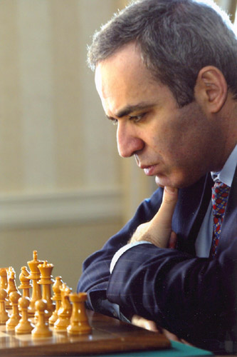 Lëtzebuergesch: De Garri Kasparow géint de Com...